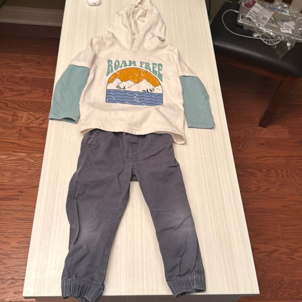 Garanimals. Toddler Boys Set. 3T. Cream Hoodie Too & Grey Joggers.